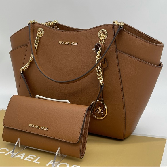 Michael Kors LG Chain Tote & Trifold Wallet - Picture 3 of 13